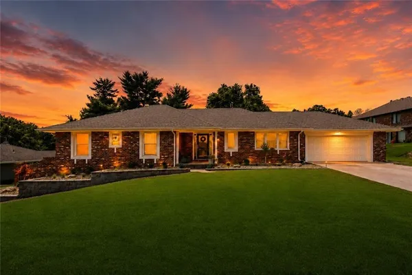 $450,000 | 20 Stonecrest Drive, St. Joseph, MO 64506