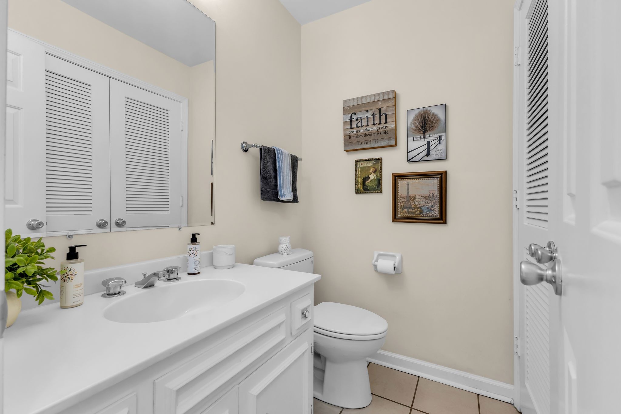 824 General George Patton Road Nashville, TN 37221 - Photo 21 of 35 a bathroom with a sink toilet and mirror