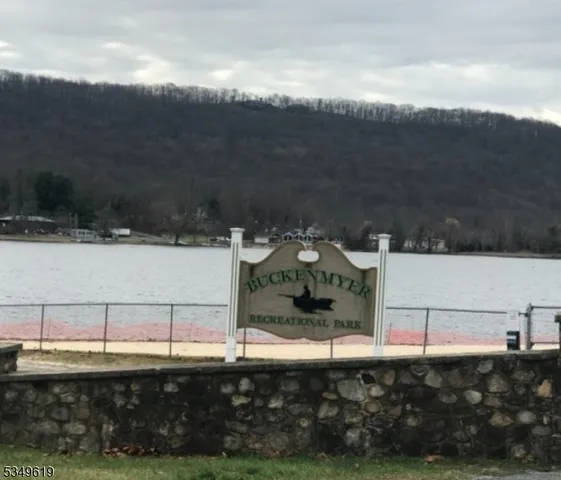 a view of a houses with a yard