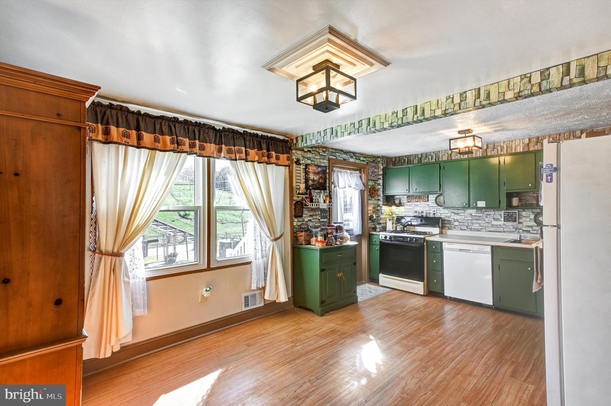 3145 Ryerson Circle Halethorpe, MD 21227 - Photo 8 of 25