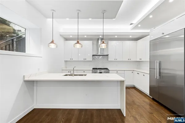 $9,000 | 714 Undercliff Avenue, Unit 714, Edgewater, NJ 07020