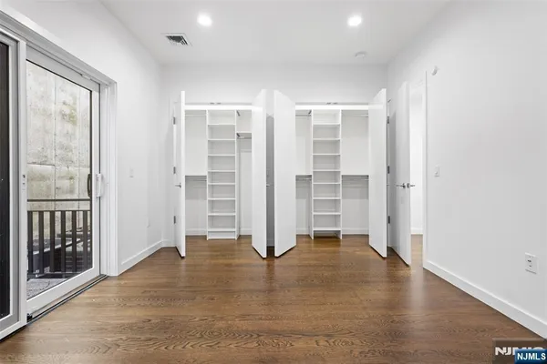 $9,000 | 714 Undercliff Avenue, Unit 714, Edgewater, NJ 07020