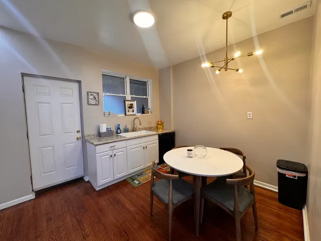 $1,500 | 2833 West 66th Street, Unit 2, Chicago, IL 60629