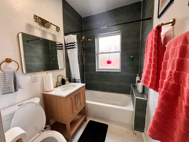 $1,500 | 2833 West 66th Street, Unit 2, Chicago, IL 60629