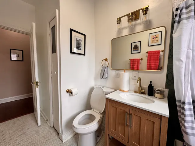 $1,500 | 2833 West 66th Street, Unit 2, Chicago, IL 60629