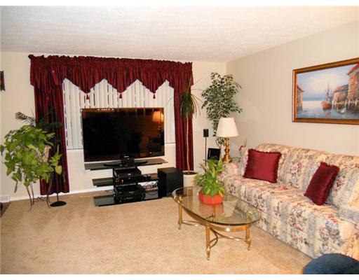 529 Clover Hill Road California, PA 15423 - Photo 5 of 18 Living Room.