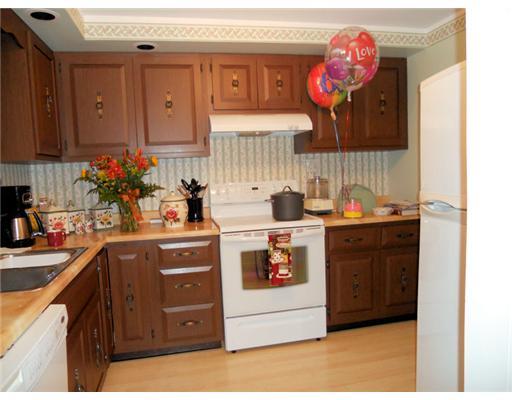 529 Clover Hill Road California, PA 15423 - Photo 6 of 18 Kitchen.