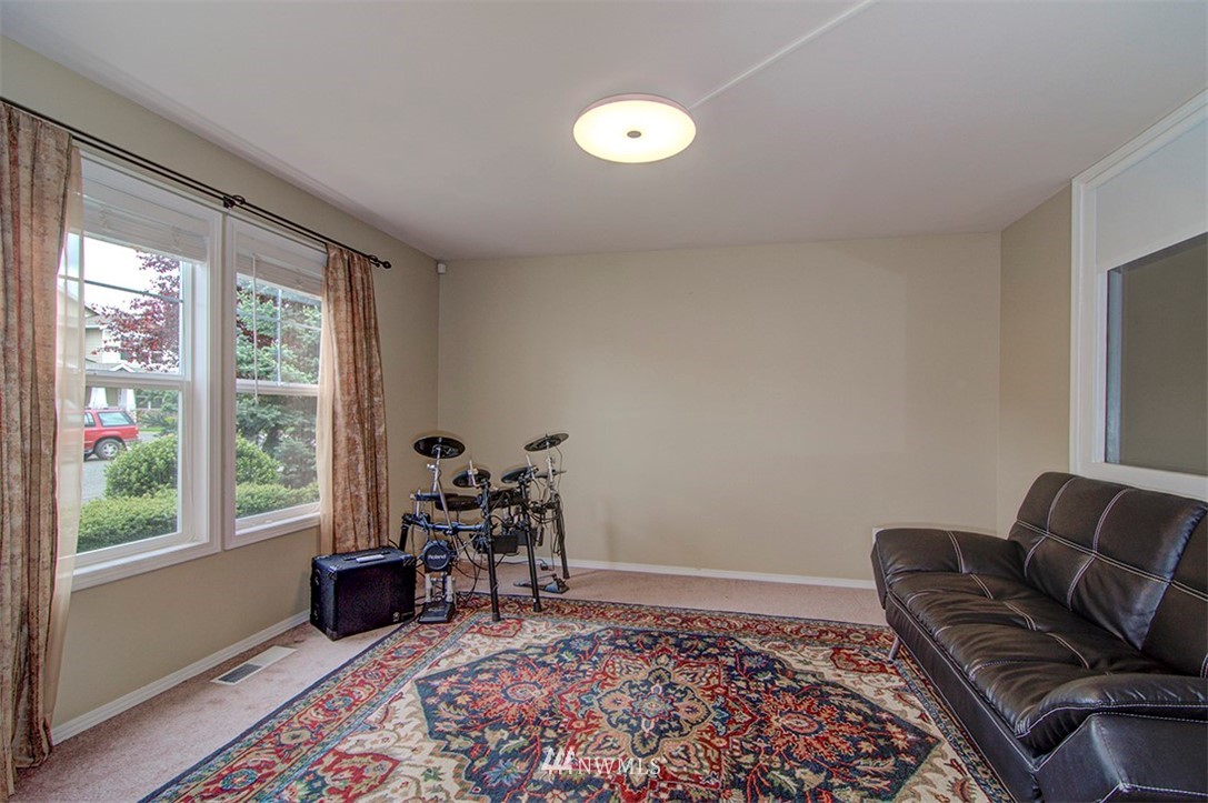 2305 Southeast 3rd Street Renton, WA 98056 - Photo 5 of 30