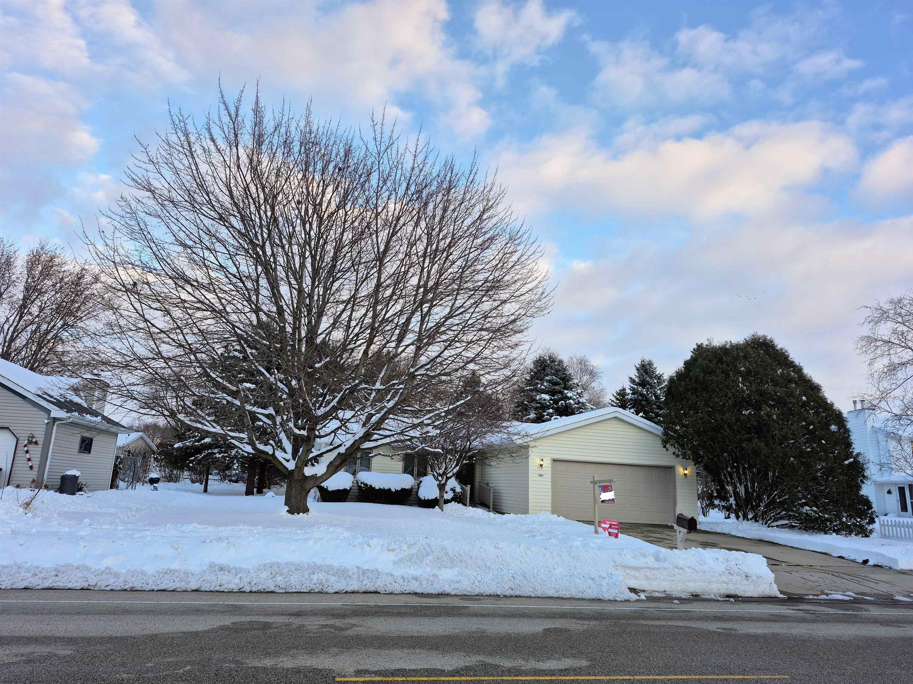 409 Kings Lynn Road Stoughton, WI 53589 - Photo 2 of 77