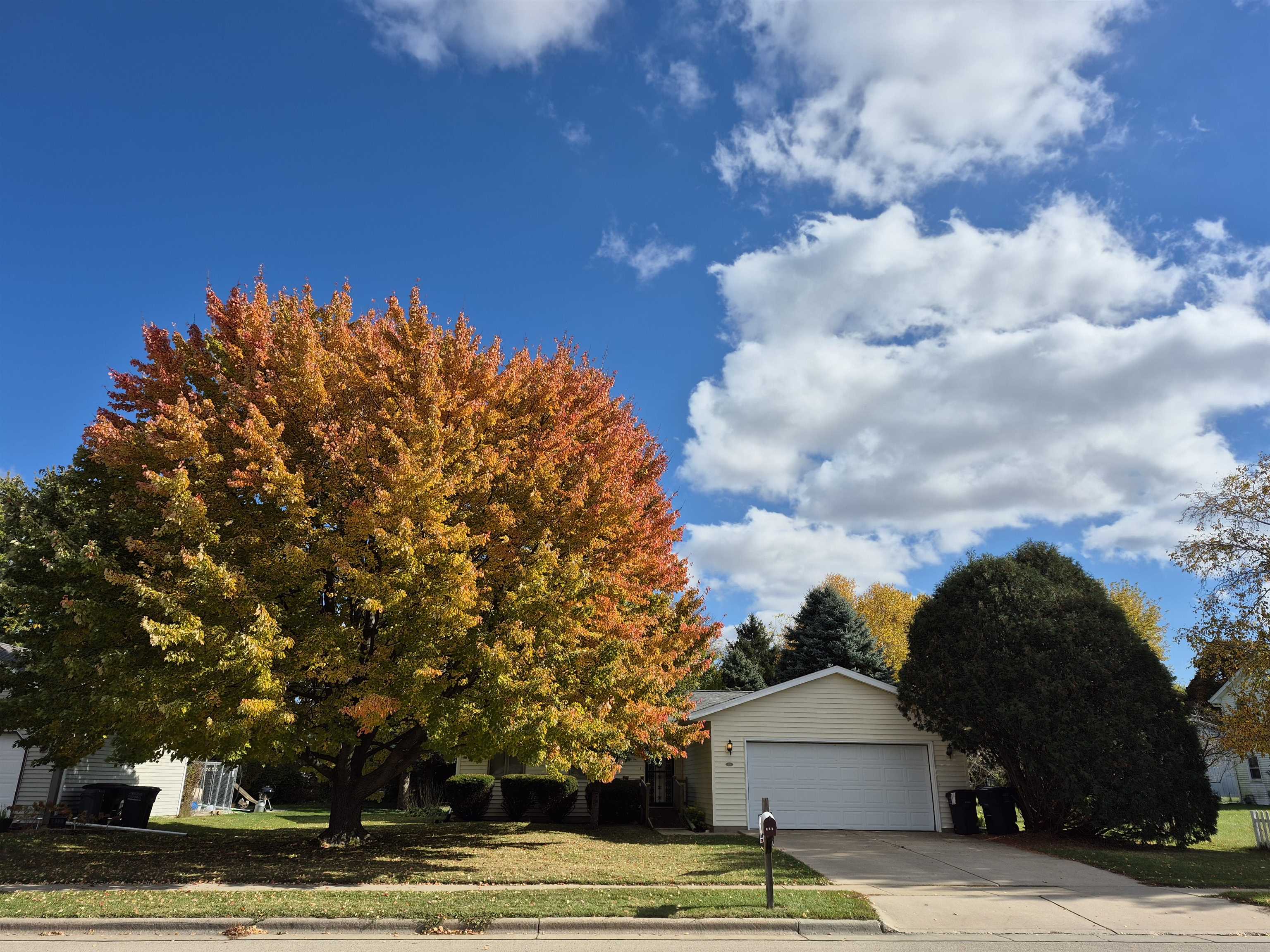 409 Kings Lynn Road Stoughton, WI 53589 - Photo 5 of 77