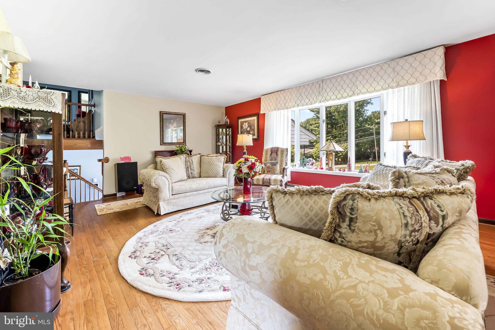 12913 Gent Road Reisterstown, MD 21136 - Photo 3 of 39 Living Room w/Bow Window