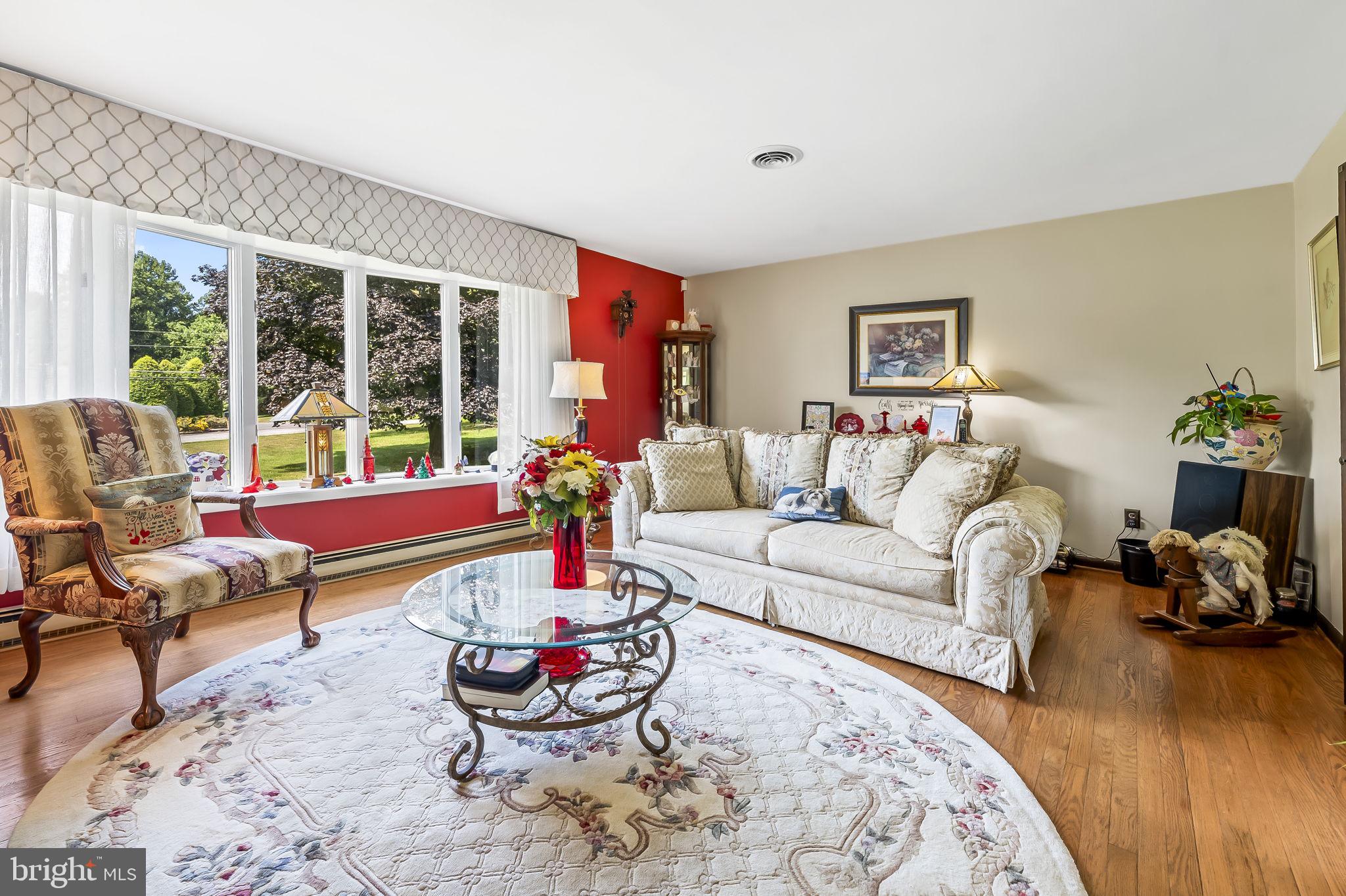 12913 Gent Road Reisterstown, MD 21136 - Photo 4 of 39 Living Room