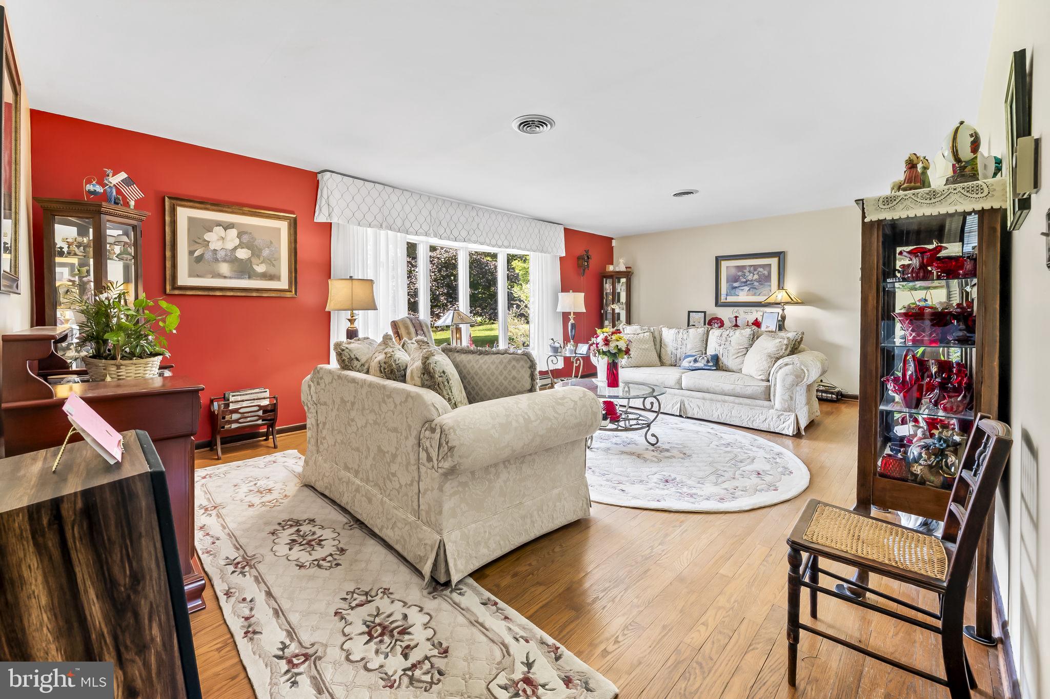12913 Gent Road Reisterstown, MD 21136 - Photo 5 of 39 Living Room