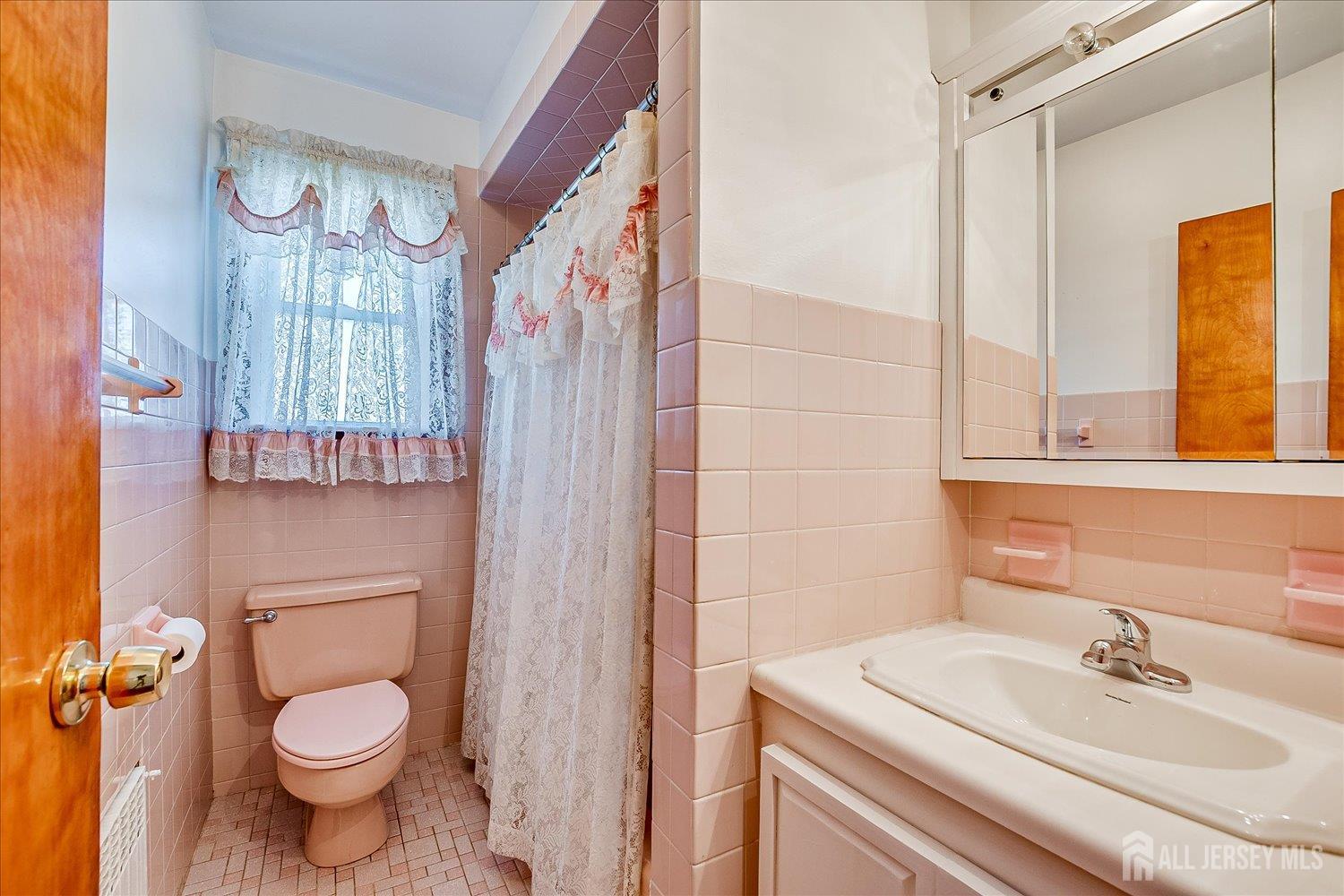 92 Lake View Boulevard Edison, NJ 08817 - Photo 19 of 39 a bathroom with a sink a toilet and a mirror