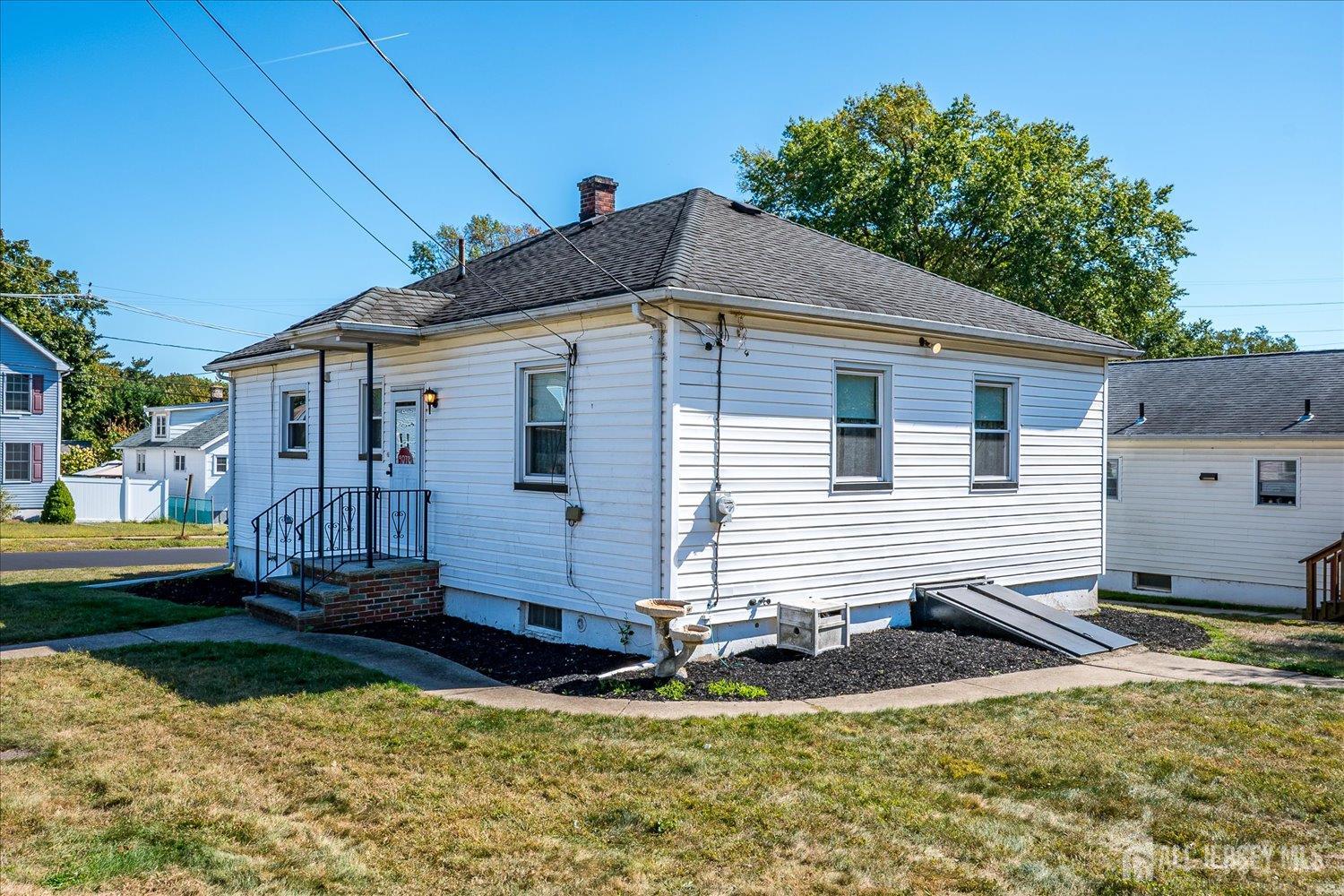 92 Lake View Boulevard Edison, NJ 08817 - Photo 2 of 39 a front view of a house with a yard