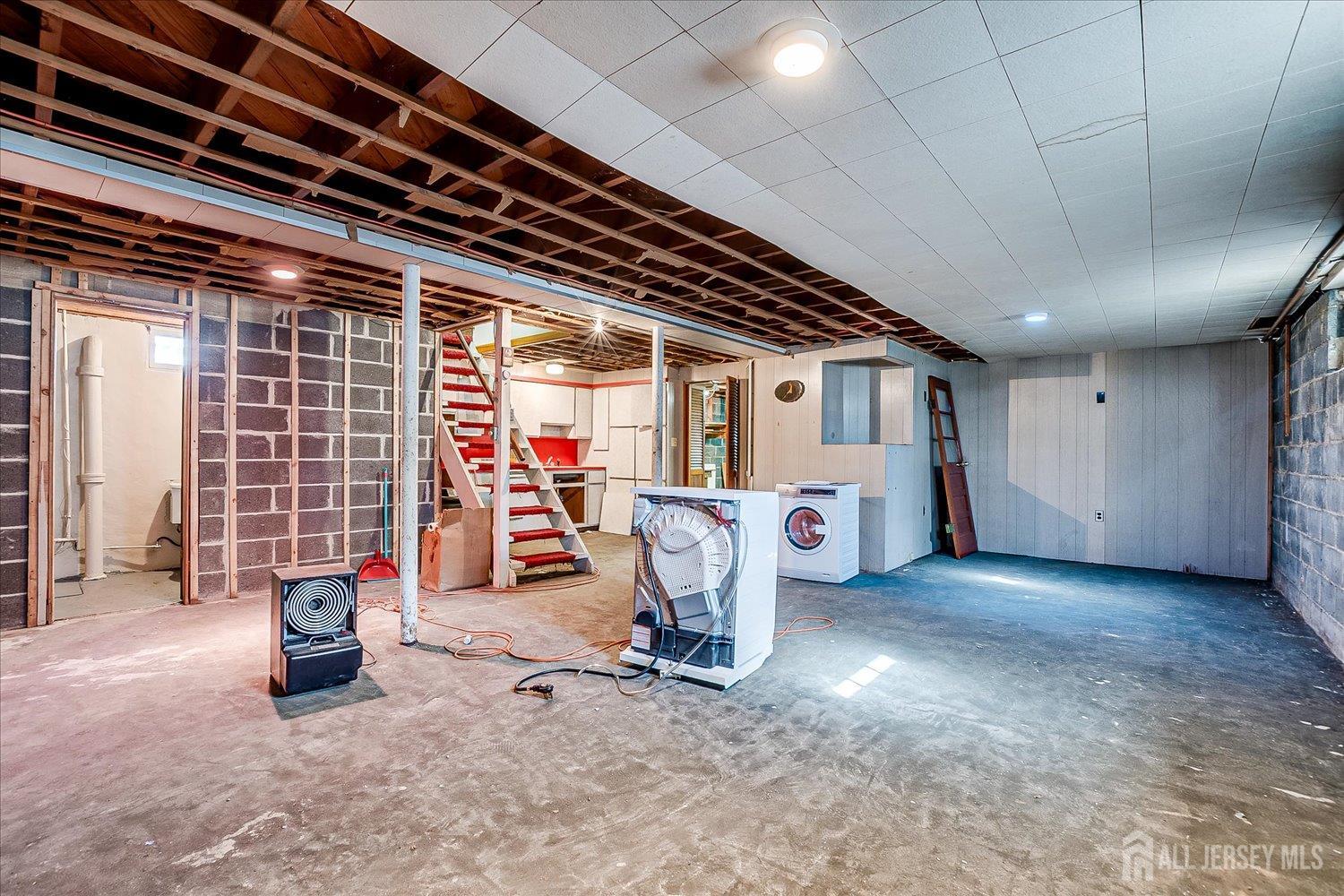 92 Lake View Boulevard Edison, NJ 08817 - Photo 28 of 39 a view of a big room with air conditioner duct and materials on floor