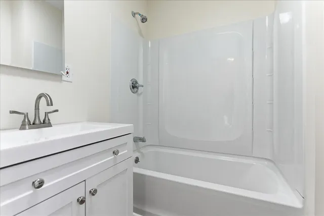 $240,000 | 18 Lincoln Street, Richmond, ME 04357