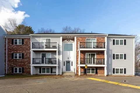$282,000 | 15 Chapel Hill Drive, Unit 1, Plymouth, MA 02360