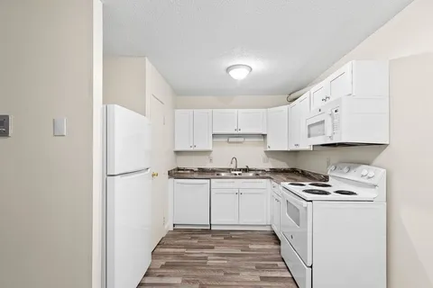 $282,000 | 15 Chapel Hill Drive, Unit 1, Plymouth, MA 02360