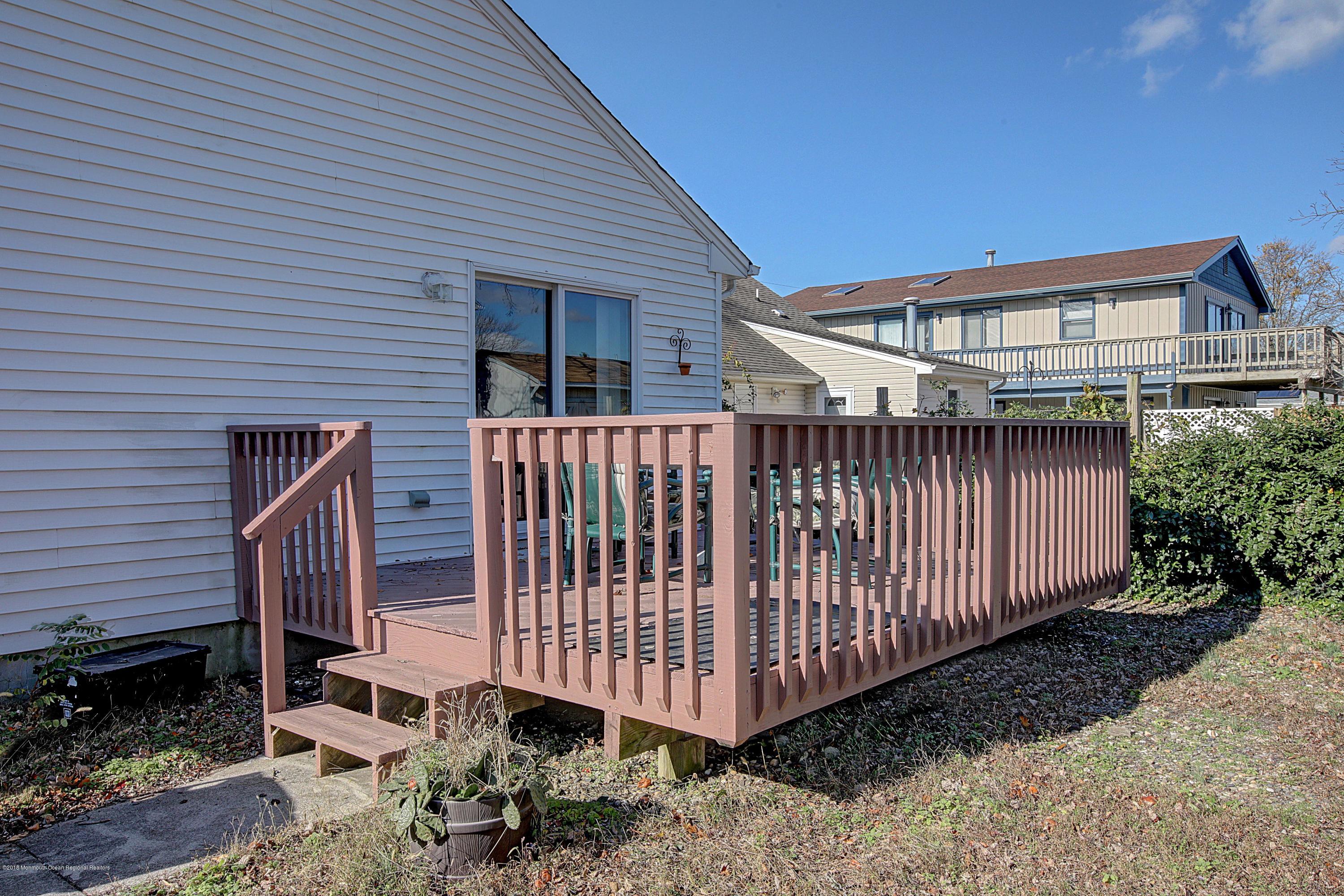 111 Grover Road Toms River, NJ 08753 - Photo 15 of 25 015_Deck
