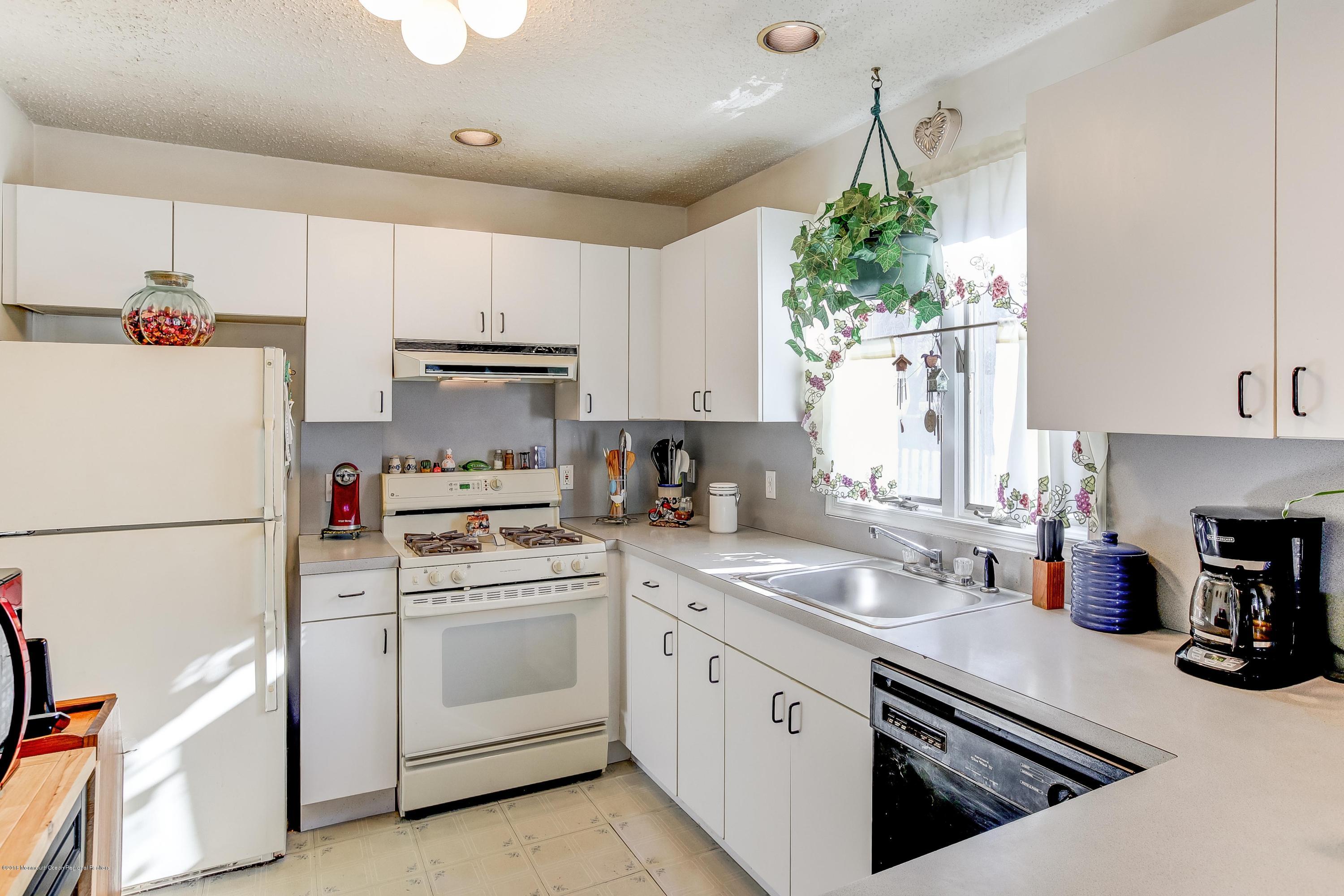 111 Grover Road Toms River, NJ 08753 - Photo 8 of 25 008_Kitchen