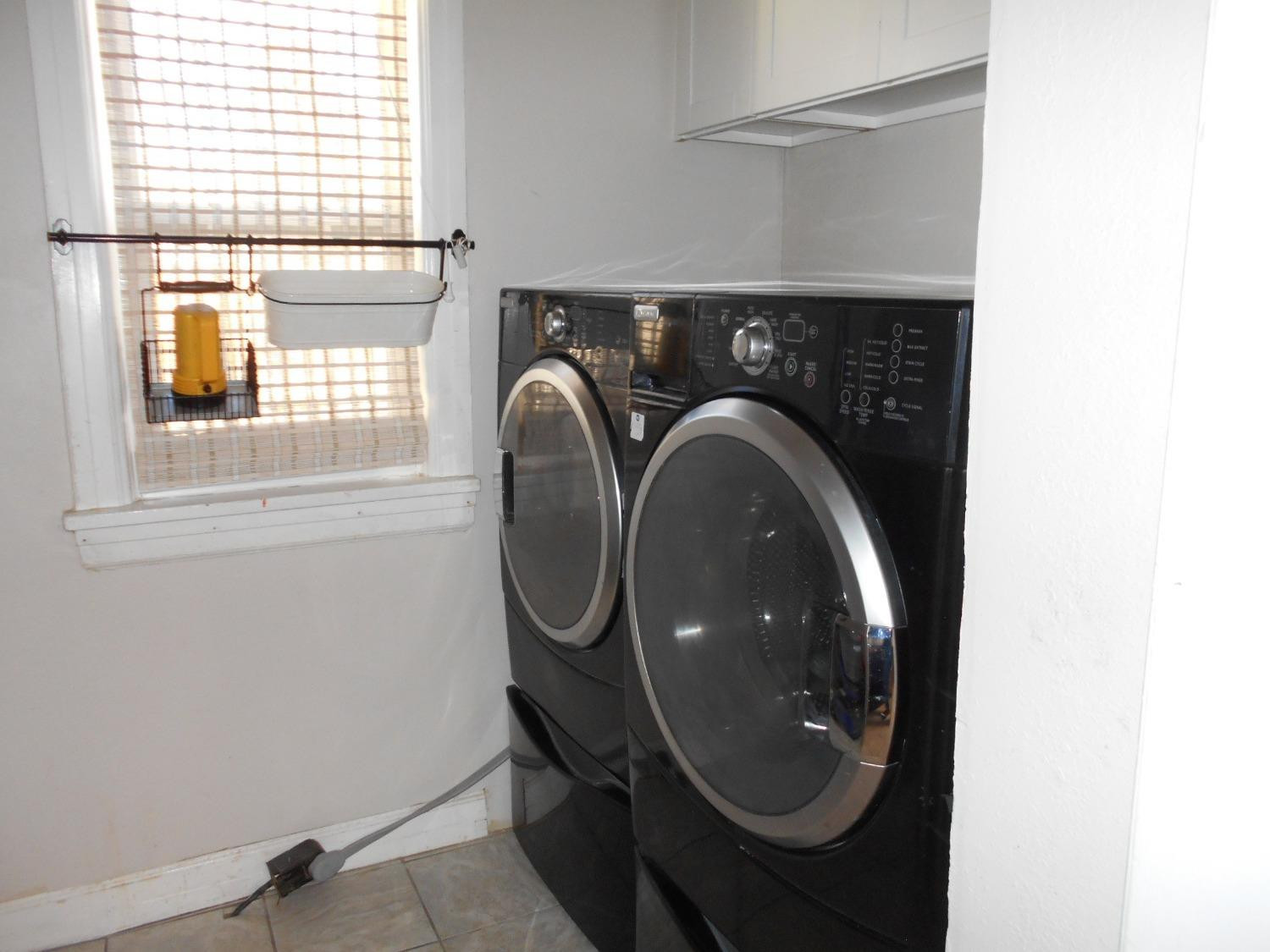 2518 25th Street Lubbock, TX 79410 - Photo 10 of 39 a utility room with dryer and washer
