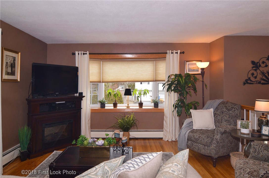 10 Redwood Road Portsmouth, RI 02871 - Photo 3 of 27 Gallery Image 3