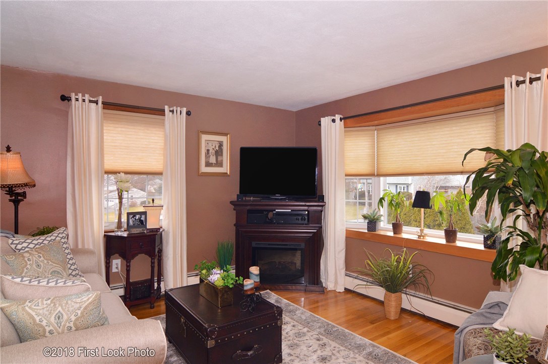 10 Redwood Road Portsmouth, RI 02871 - Photo 4 of 27 Gallery Image 4