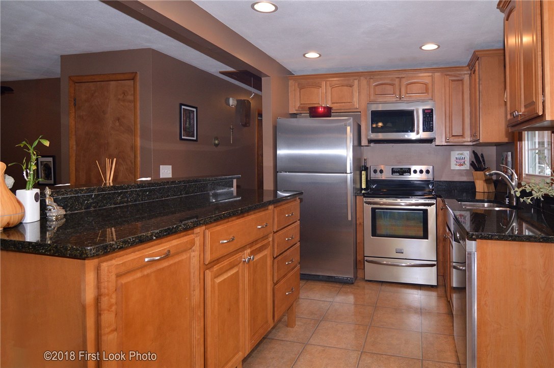 10 Redwood Road Portsmouth, RI 02871 - Photo 5 of 27 Gallery Image 5