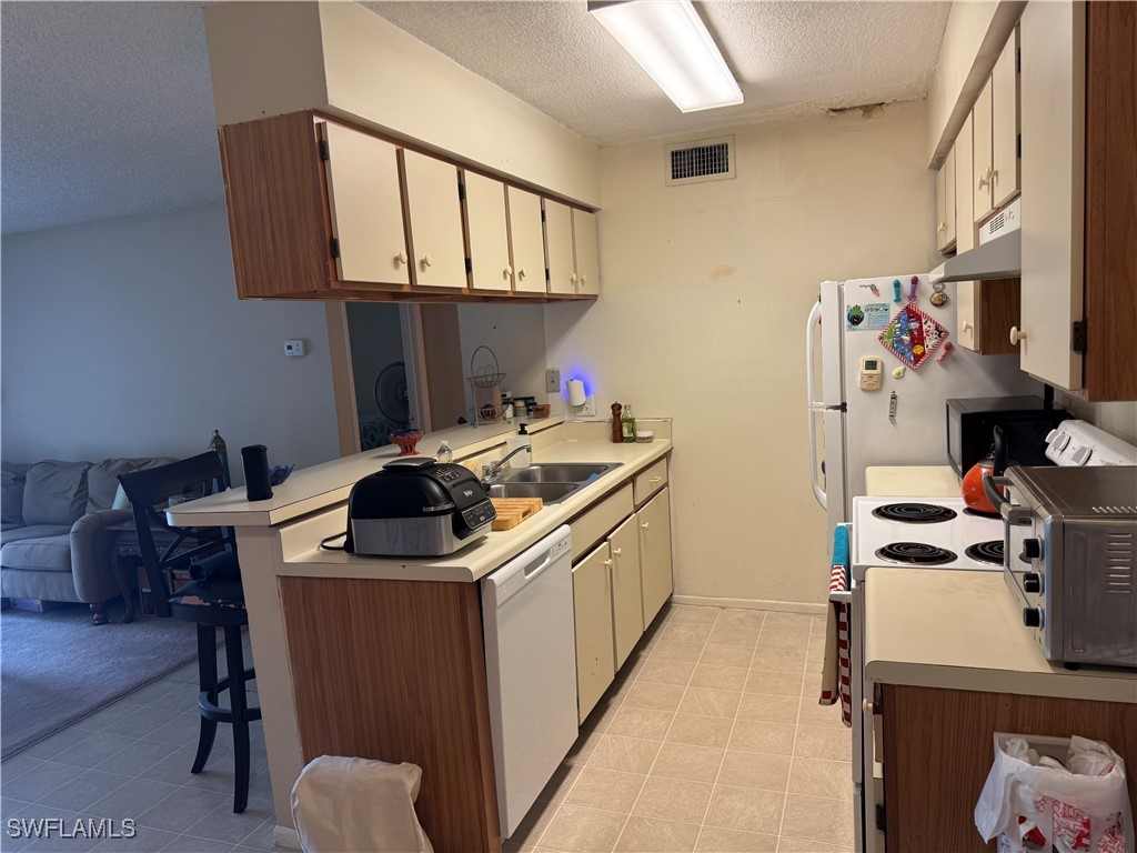 5303 Summerlin Road, Unit 307 Fort Myers, FL 33919 - Photo 3 of 15