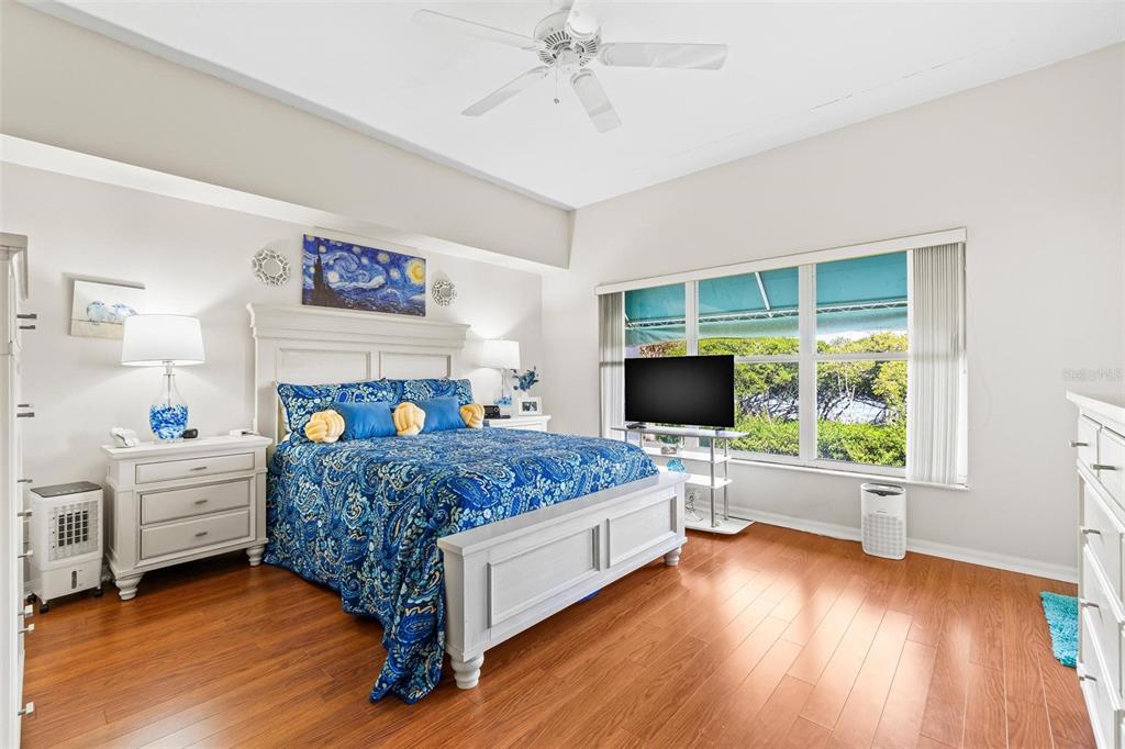 6555 99th Way North, Unit 20F St. Petersburg, FL 33708 - Photo 16 of 36 a room with a bed and a flat screen tv