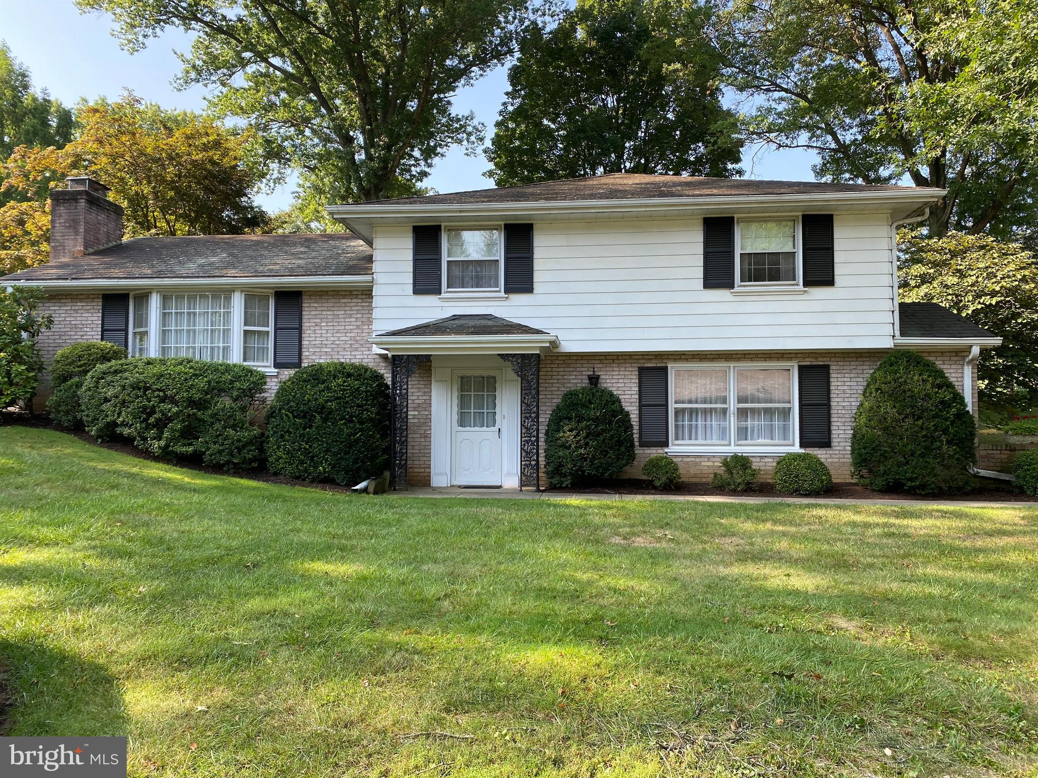 1130 Colonial Road Lancaster, PA 17603 - Photo 1 of 27 Gallery Image 1