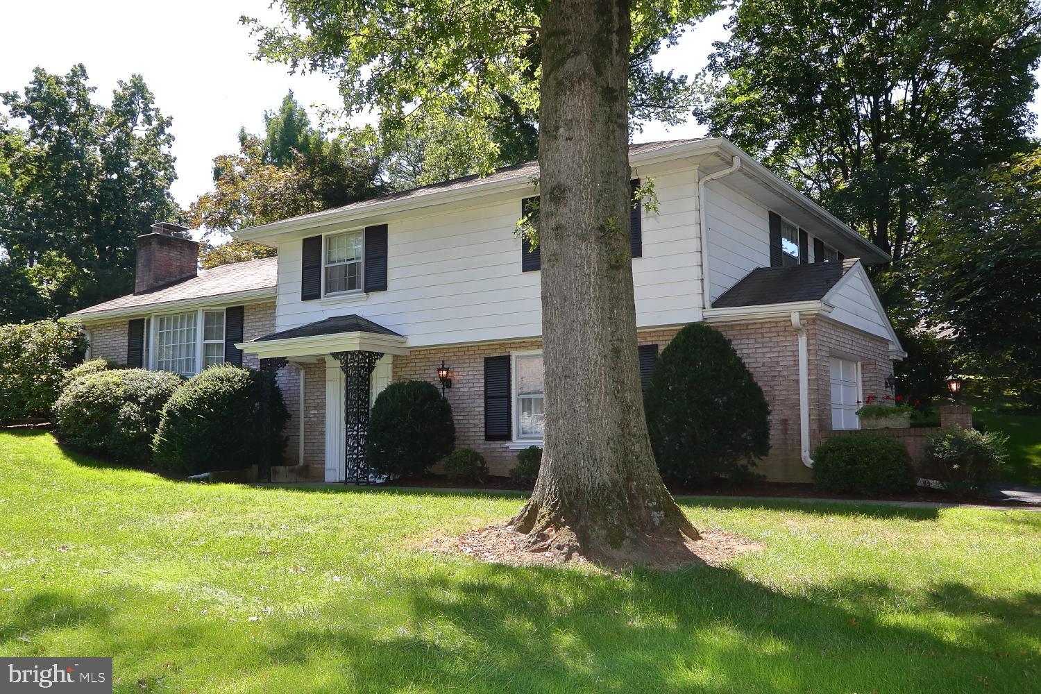 1130 Colonial Road Lancaster, PA 17603 - Photo 2 of 27 Gallery Image 2