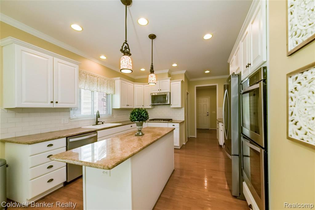 1214 Putnam Circle Rochester, MI 48307 - Photo 5 of 36