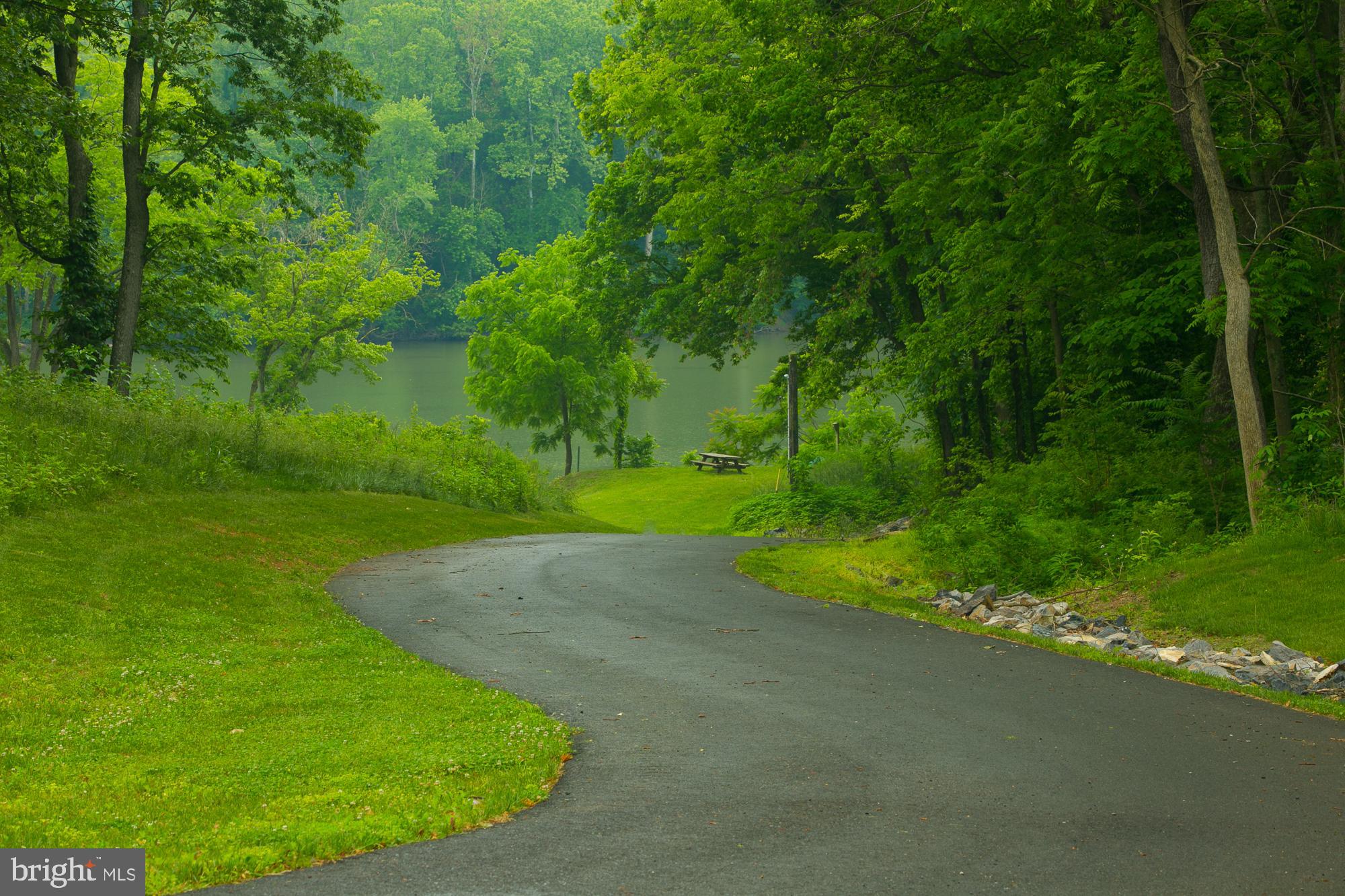 38 Whitings Neck Road, Unit POTOMAC OVERLOOK Martinsburg, WV 25404 - Photo 40 of 40 a view of a backyard