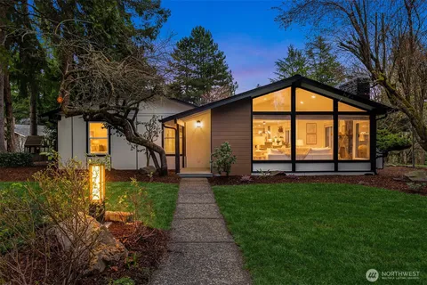 $1,697,200 | 14020 Northeast 62nd Street, Redmond, WA 98052