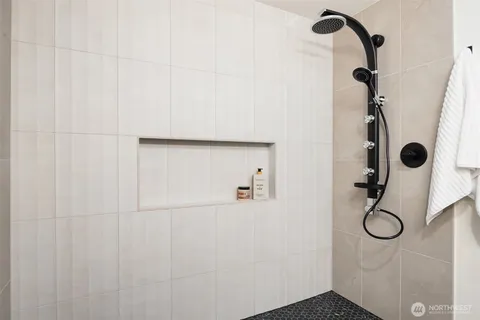 $1,697,200 | 14020 Northeast 62nd Street, Redmond, WA 98052