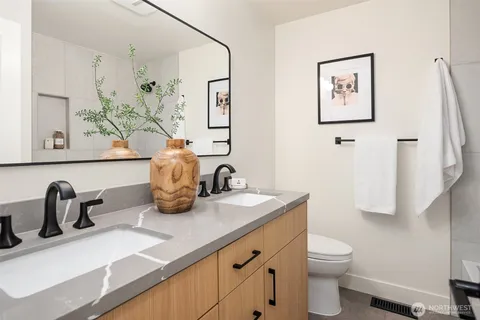 $1,697,200 | 14020 Northeast 62nd Street, Redmond, WA 98052