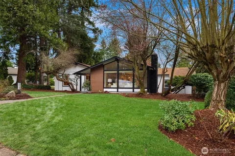 $1,697,200 | 14020 Northeast 62nd Street, Redmond, WA 98052