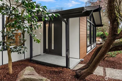 $1,697,200 | 14020 Northeast 62nd Street, Redmond, WA 98052