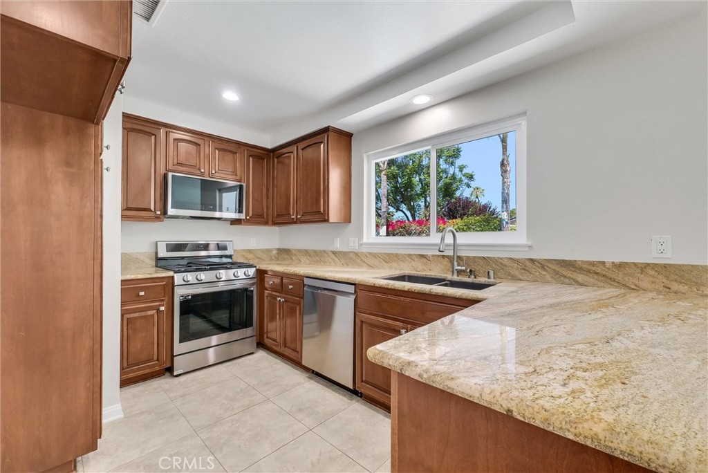 2862 Westridge Road Riverside, CA 92506 - Photo 12 of 34