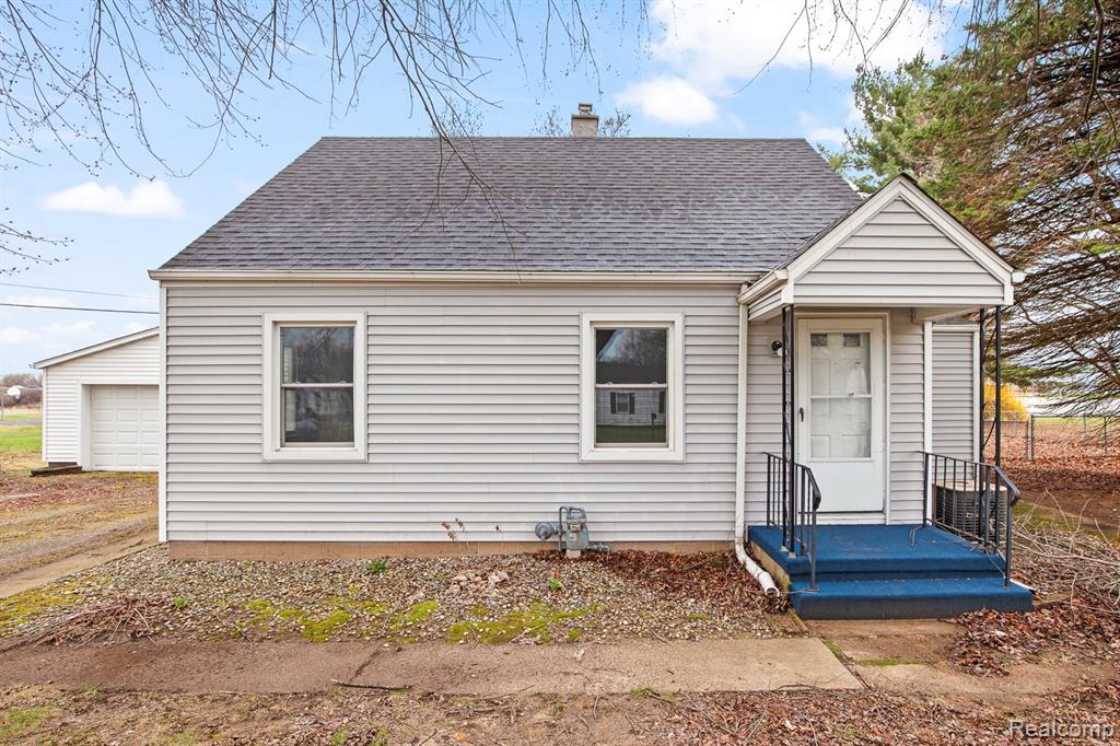 2048 Richards Street Adrian, MI 49221 - Photo 1 of 24