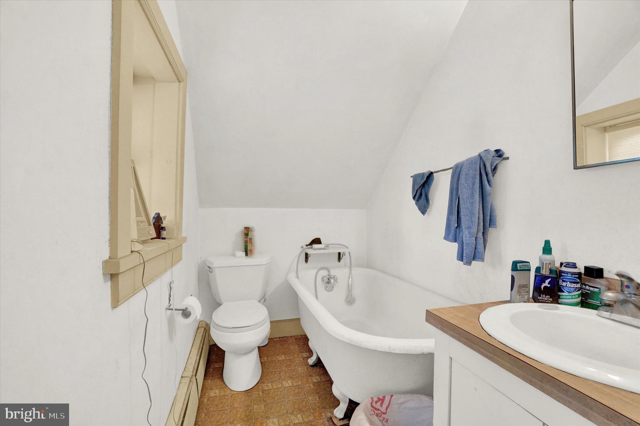 333 Antietam Road Temple, PA 19560 - Photo 45 of 71 guest house bath