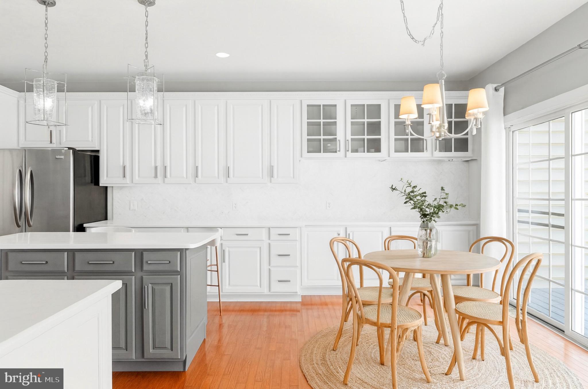 302 Arthur Court Newtown Square, PA 19073 - Photo 15 of 57 Eat in kitchen area virtually staged.