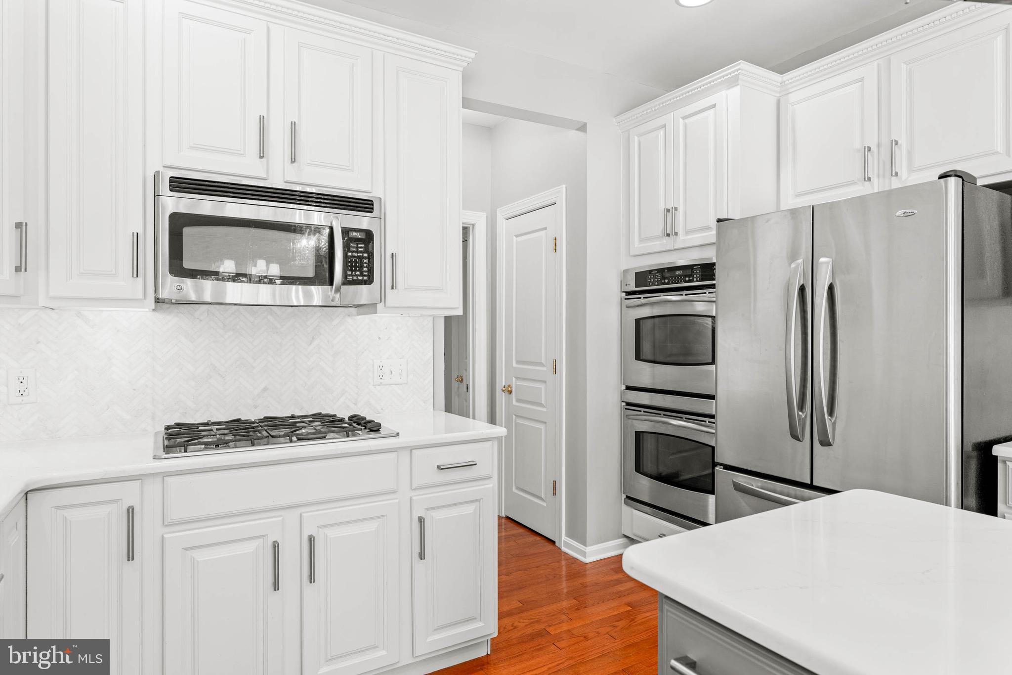 302 Arthur Court Newtown Square, PA 19073 - Photo 22 of 57 New stainless steel appliances not pictured..
