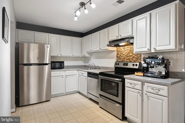 $474,900 | 5602 Summer Oak Way, Burke, VA 22015