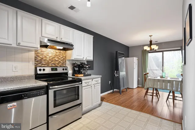 $474,900 | 5602 Summer Oak Way, Burke, VA 22015