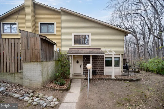 $474,900 | 5602 Summer Oak Way, Burke, VA 22015