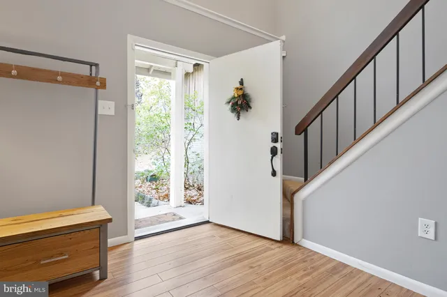 $474,900 | 5602 Summer Oak Way, Burke, VA 22015