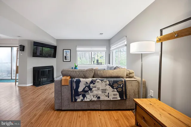 $474,900 | 5602 Summer Oak Way, Burke, VA 22015